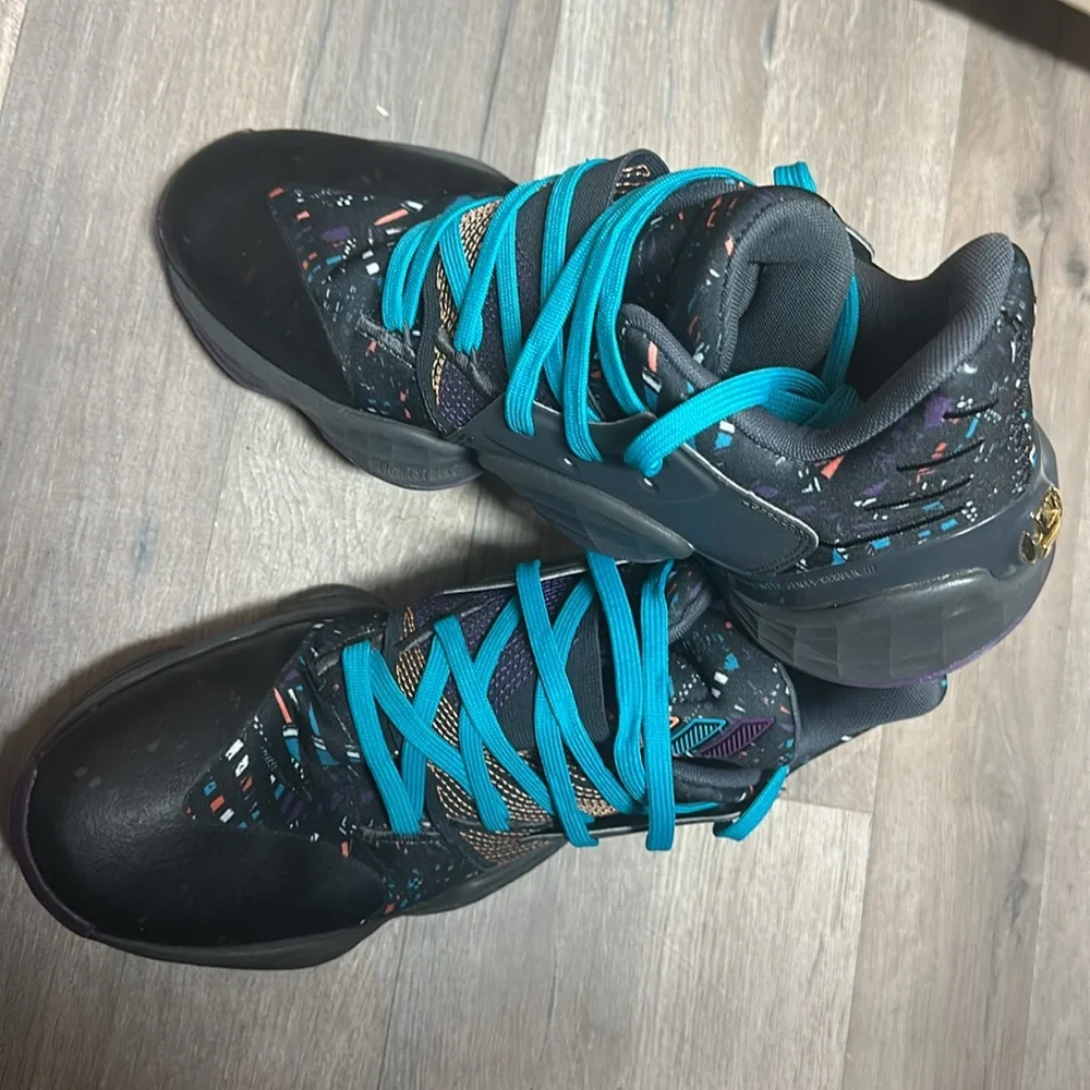Mens Adidas Harden Vol. 4 size 10